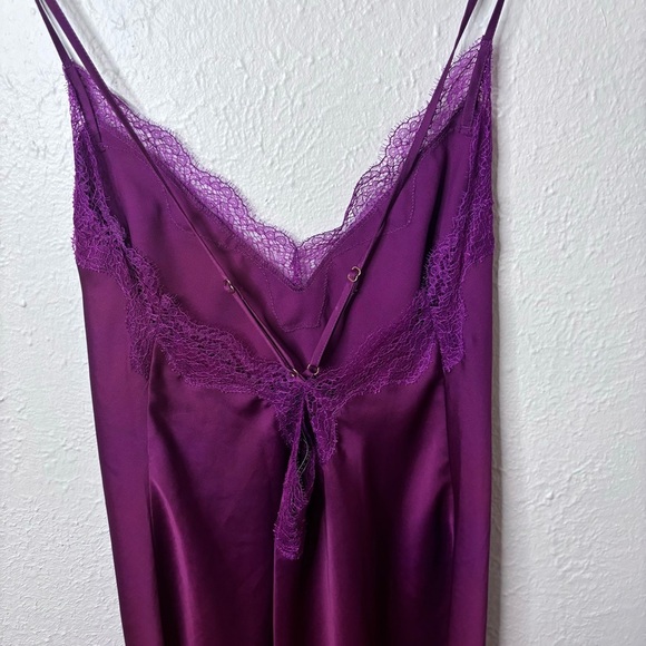 Victoria’s Secret Slip Dress With Lace Detail and Gold Hardware - Size Small 🎀 - Picture 2 of 5